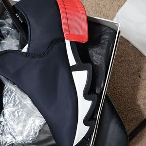 iRi Black and Red Sneakers